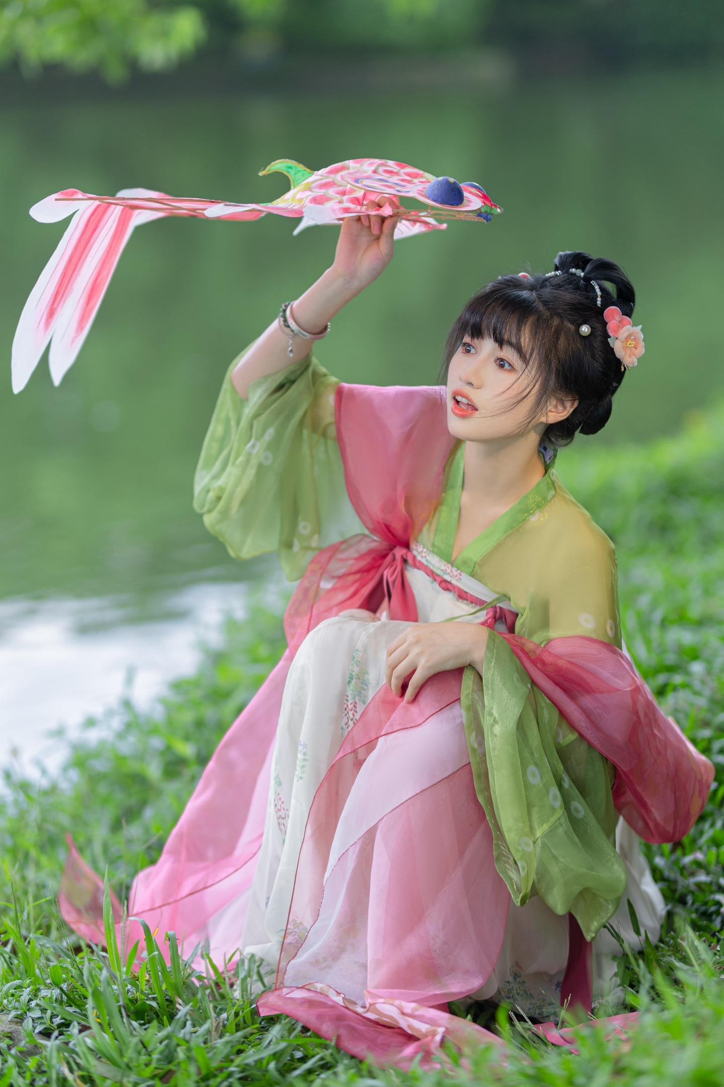 就跟我一起出去玩吧，我都等了你好久好久了。