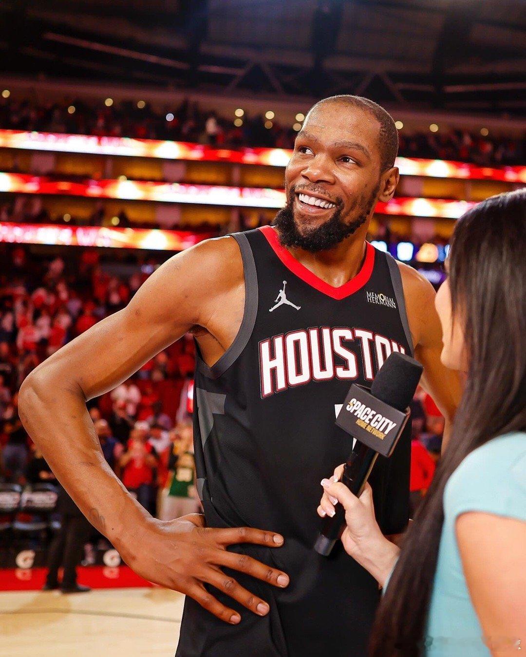 杜兰特：“我觉得只要我找到投篮感觉，大多数时候都能命中。所以我尽量不失误。有时候