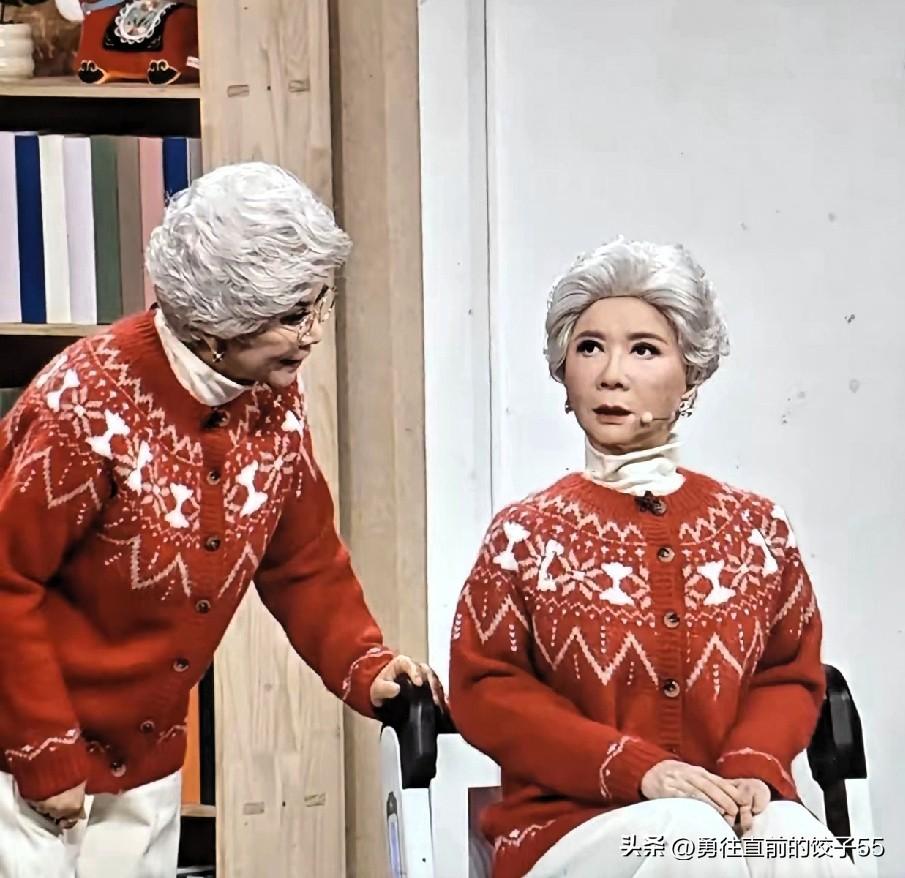 春晚第一个小品就出现了蔡明，饰演奶奶，惊呆了所有人。随后出现一个蔡明机器人，也就