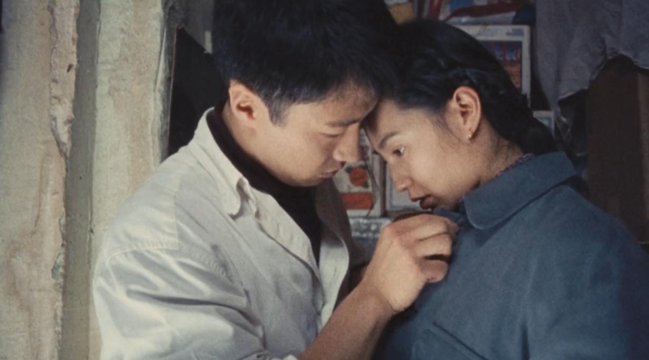 歌曲《甜蜜蜜》为何能风靡一时
《甜蜜蜜》的剧情始于1986年，终于1995年邓丽