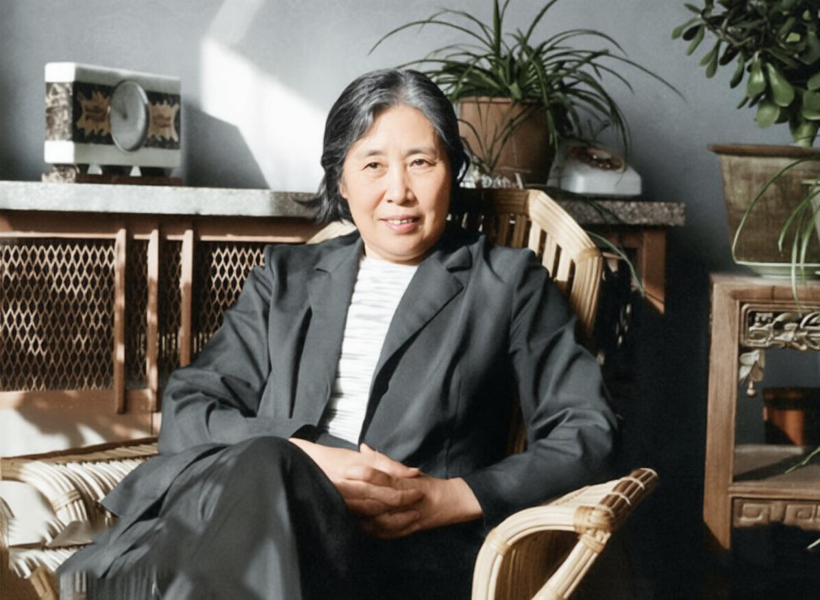 2006年深秋，王光美病危。

她已经不能说话了，当女儿刘亭答应替她继续做“幸福