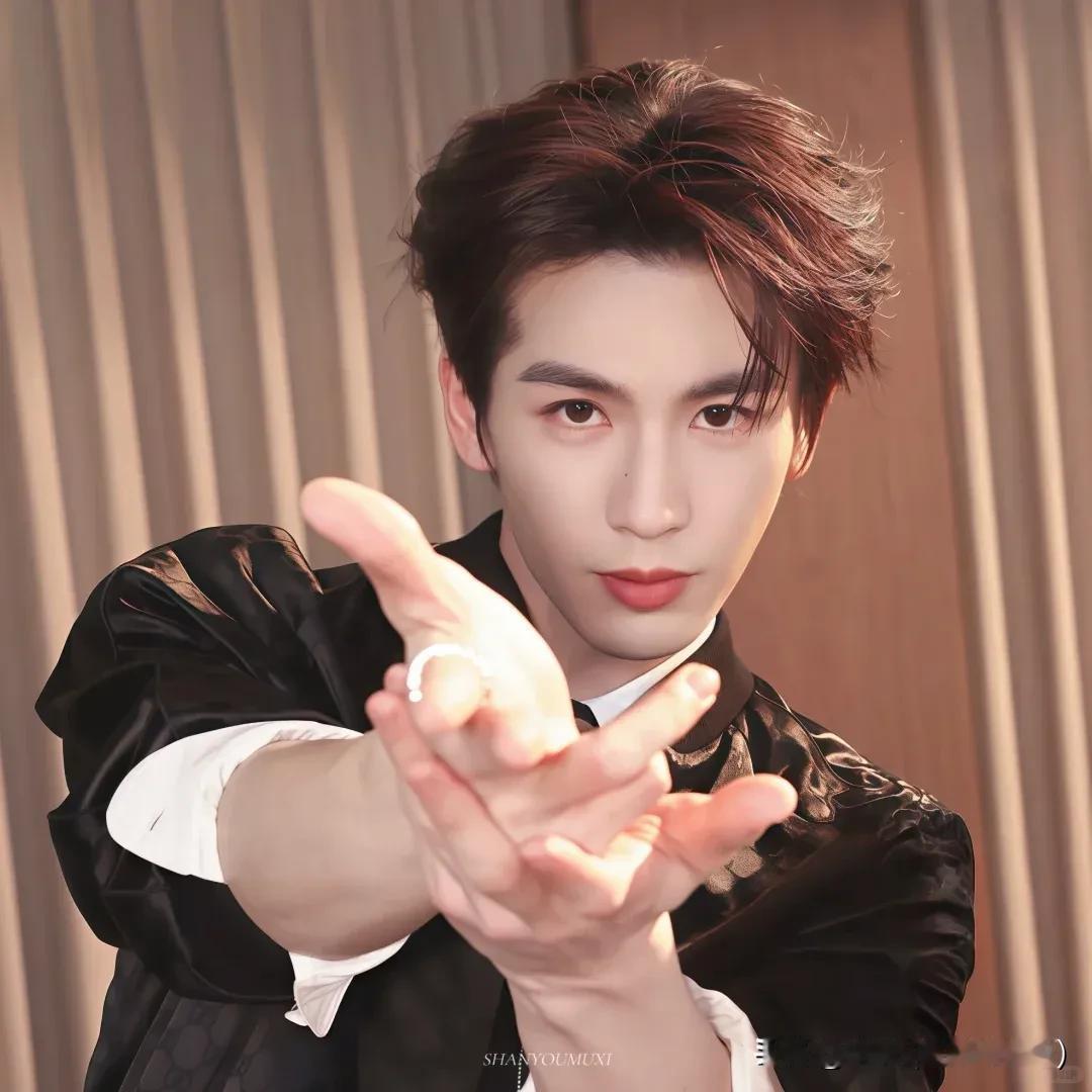 惊爆！娱乐圈：明星秘事背后的虚荣与自私大揭秘

娱乐圈这方舞台，明星们各展“神通