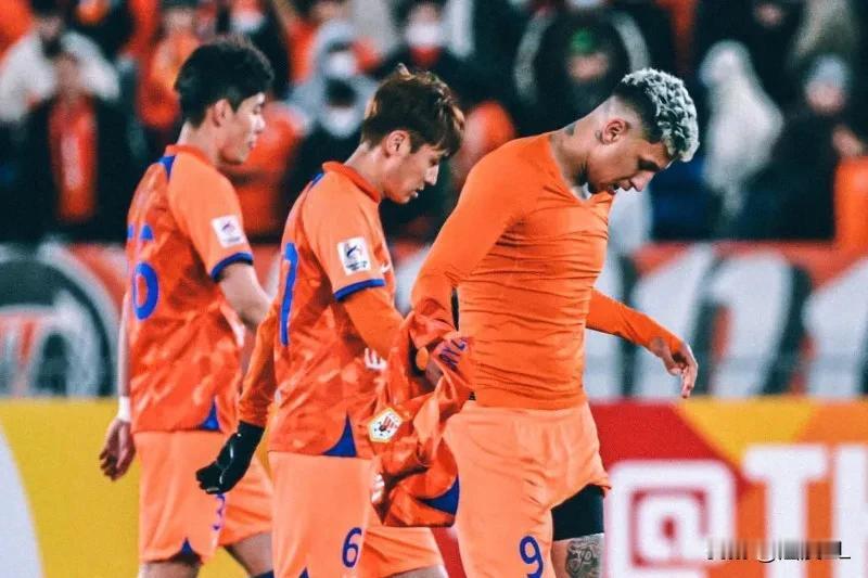 好聚好散，这两个人最好还是尽快离开泰山队吧，于人于己都有利。
  第一个是帕托，