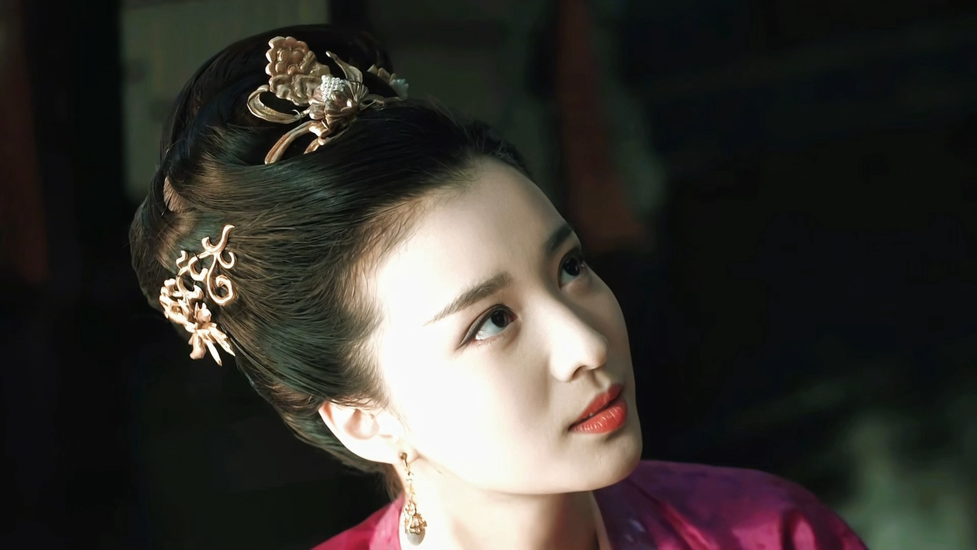 嘴上在讨饶但是眼睛里满是不服、张妼晗真是个复杂又立体又个性鲜明的角色 