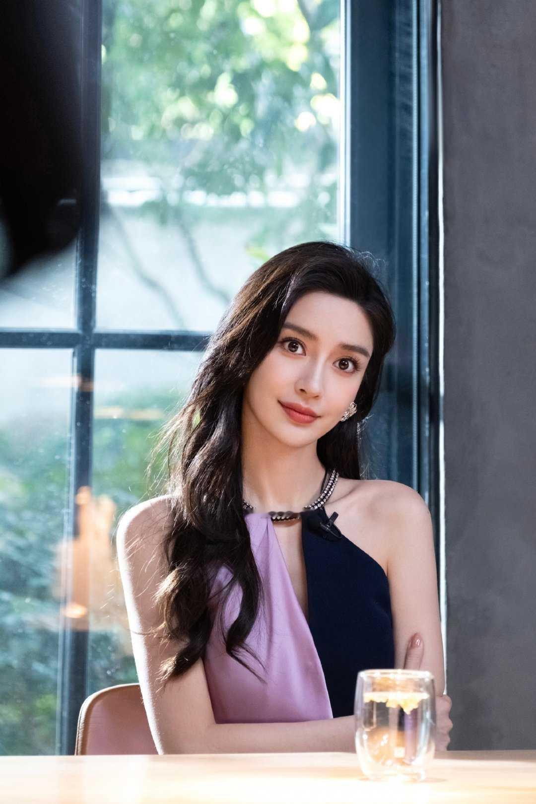 angelababy angelababy 时间予我千万种满心欢喜，沿途逐枝怒放