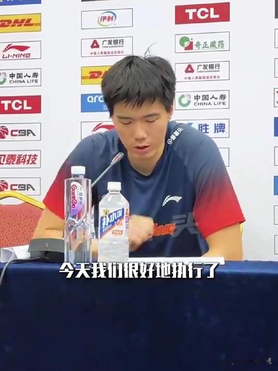 被杜峰带到发布会的焦泊乔一扫辽粤大战阴霾！

广东男篮近期的战绩非常糟糕，尤其是