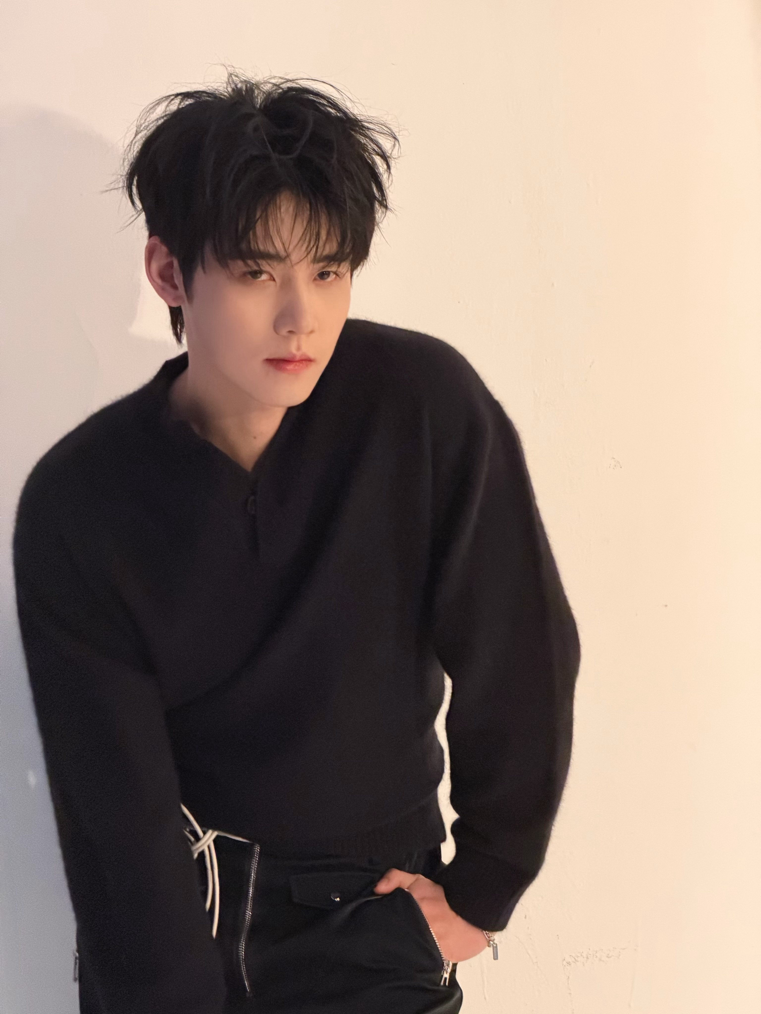 我也是和任豪碰上拳了别说碰拳了 这种帅哥 碰一鼻子灰我也愿意