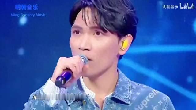 周深翻唱《凉凉》一开口就惊艳全场，实力不输原唱