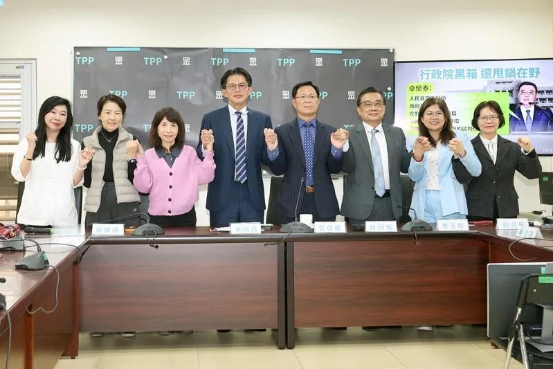 离开“立法院”没失业，黄国昌、黄珊珊都将回归律师本业
台湾民众党前主席柯文哲昨出