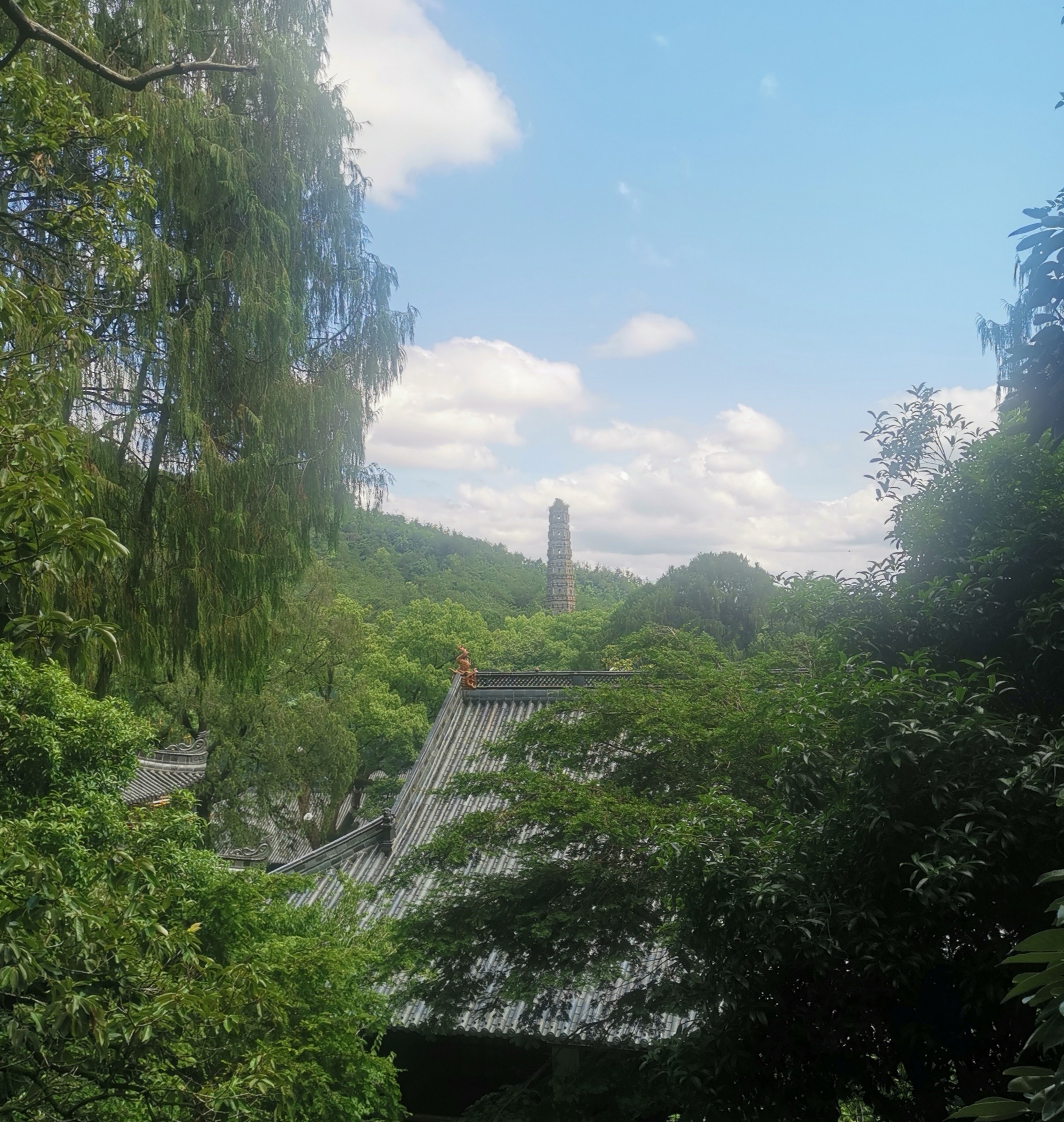 不同角度拍摄的浙江天台古刹国清寺的隋九层塔。