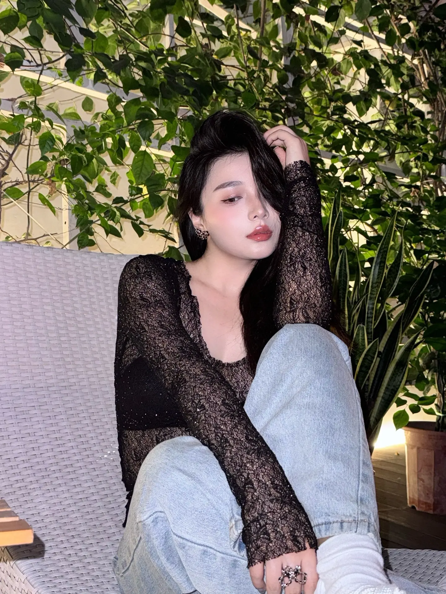 凑个热闹  挤趟人海。
