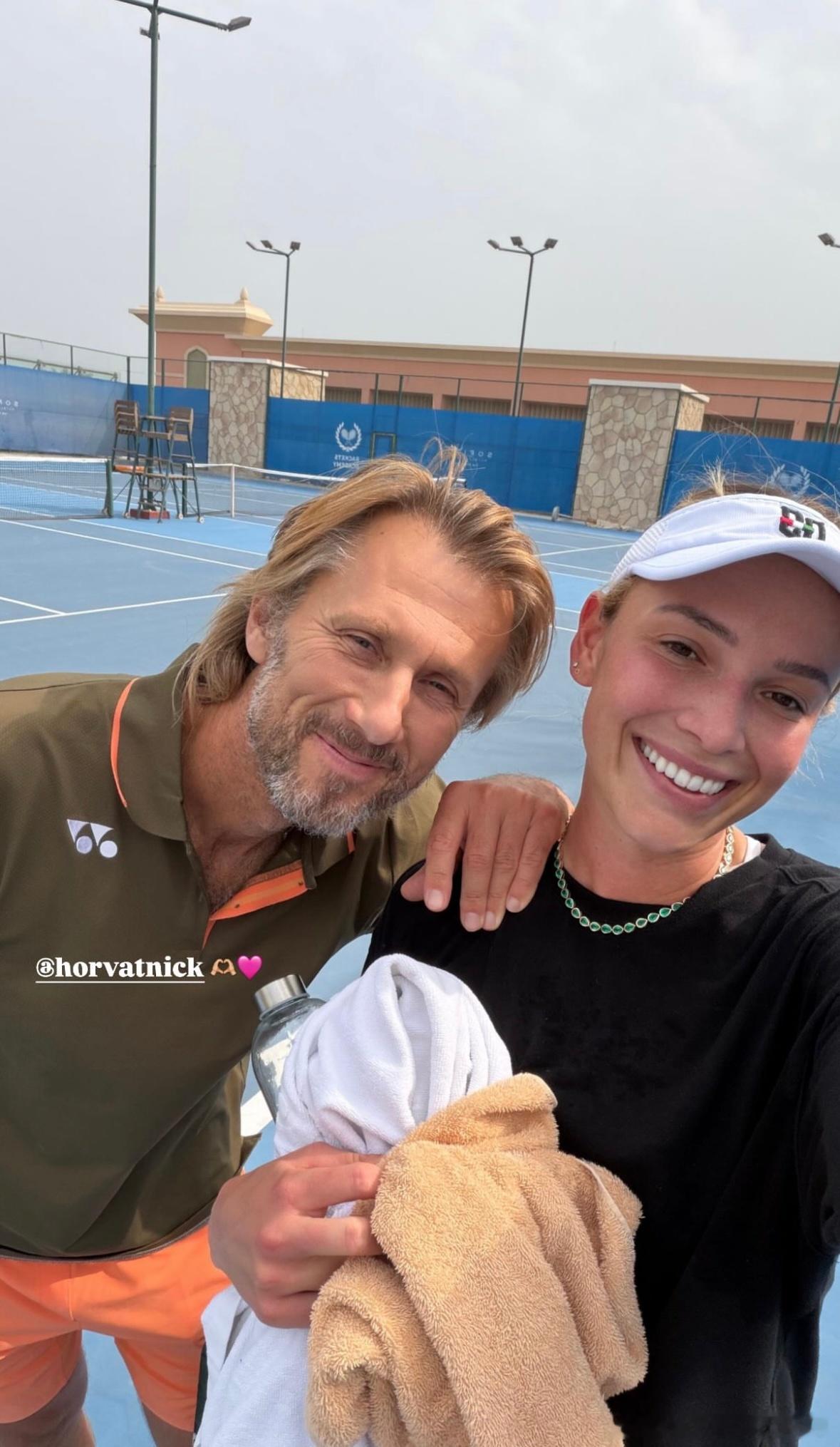 维基奇！和老教练Nick Horvat一起合影，都在迪拜亚特兰蒂斯，季前备战在一