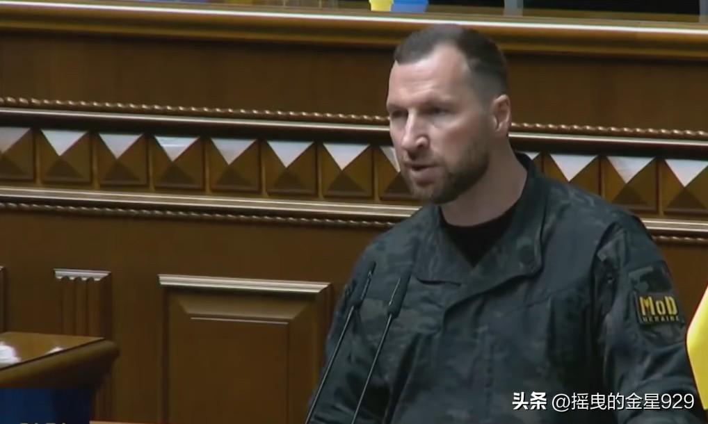 乌克兰议会批准新的国防部长人选后。

原乌克兰国防部长费多罗夫昨晚发表了呼吁乌克