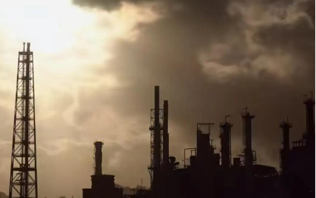 全世界这才发现，中国居然早就提前布好局！特朗普刚上任，中国就开始大规模囤石油，2