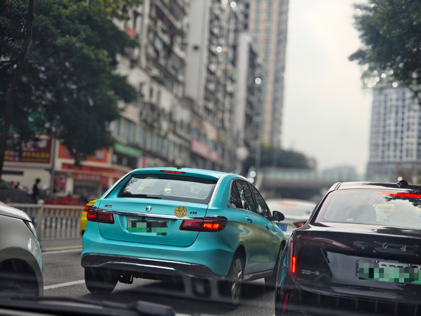 这个腾势感觉不常见啊感觉有一种奇怪的收集癖，看到小众的手机、车、姓氏都会记一下，