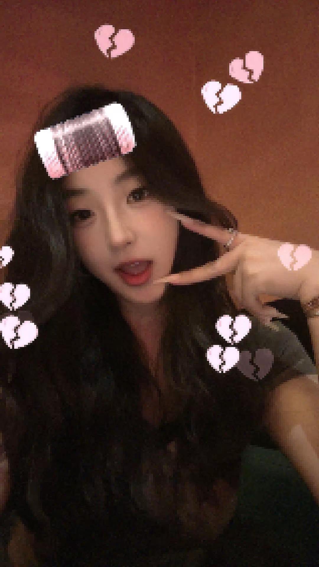 完辣完辣 醒来发现变甜妹啦