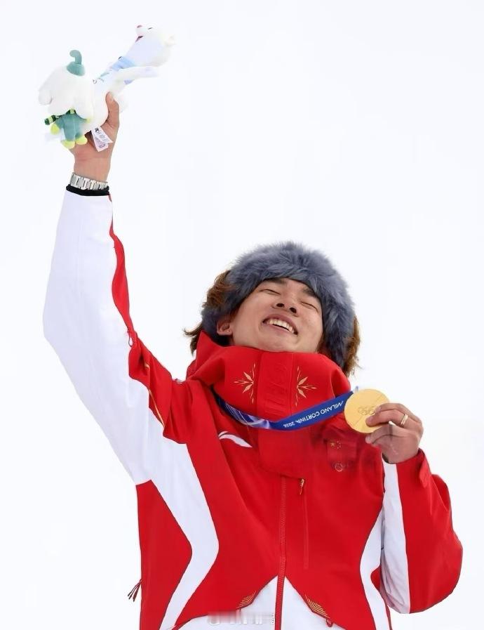 苏翊鸣闭幕式旗手 非常完美！ 