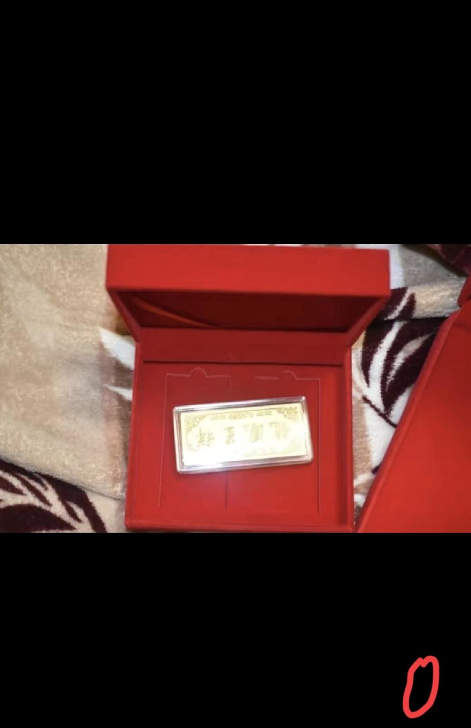 喜宴变惊心！浙江台州一场婚礼，竟让多年交情直接现原形。
 
亲友送来的50克金条