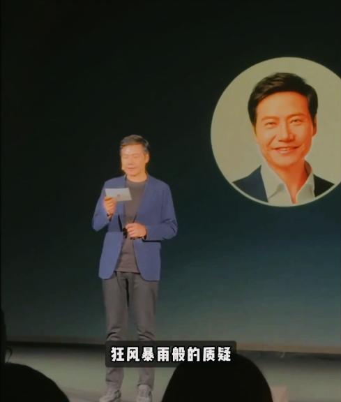 千亿总裁给我念检讨书，雷军首度线下正面回应su7事故的质疑，长叹一口气说：过去一