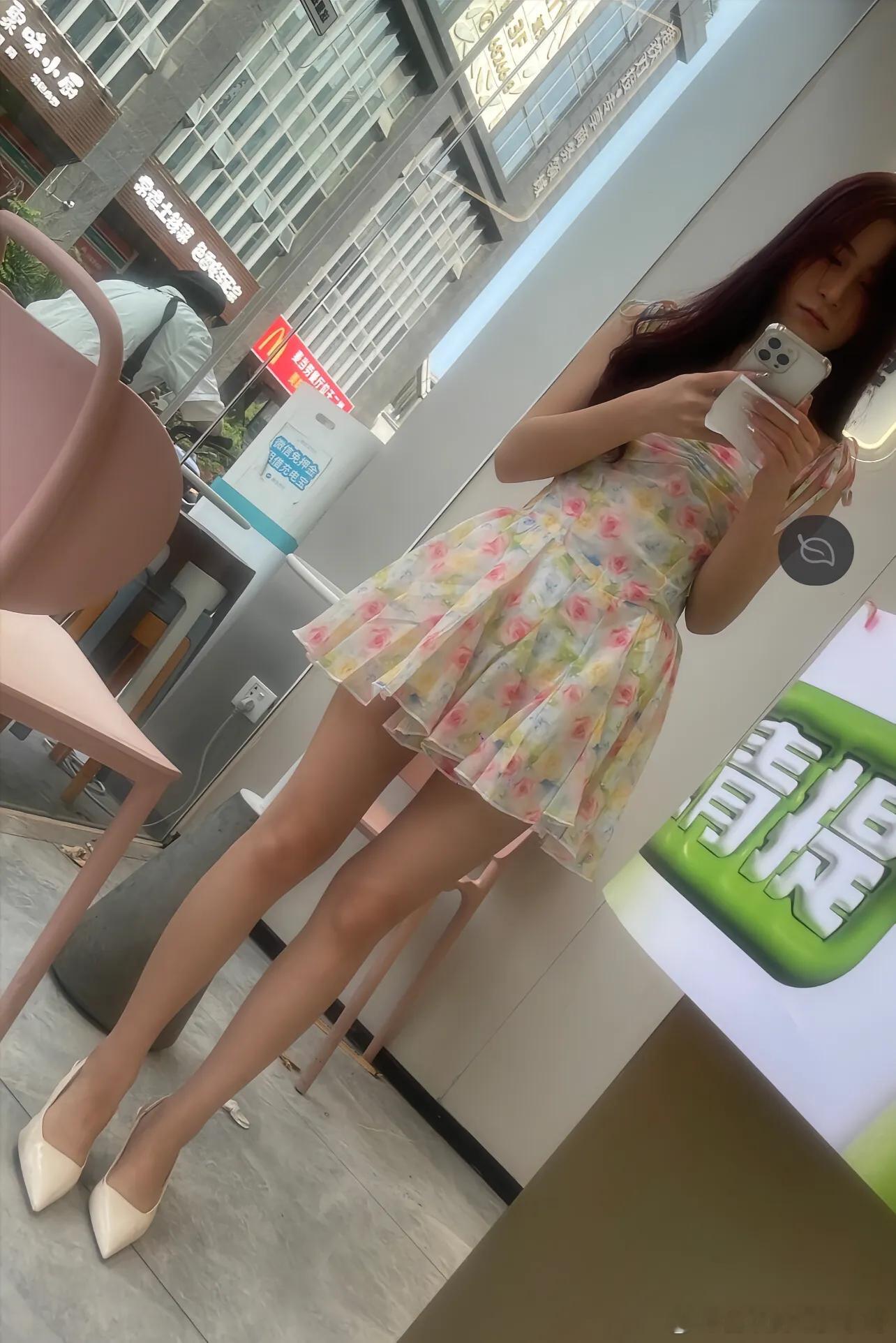 穿丝袜喝奶茶～ ​​​