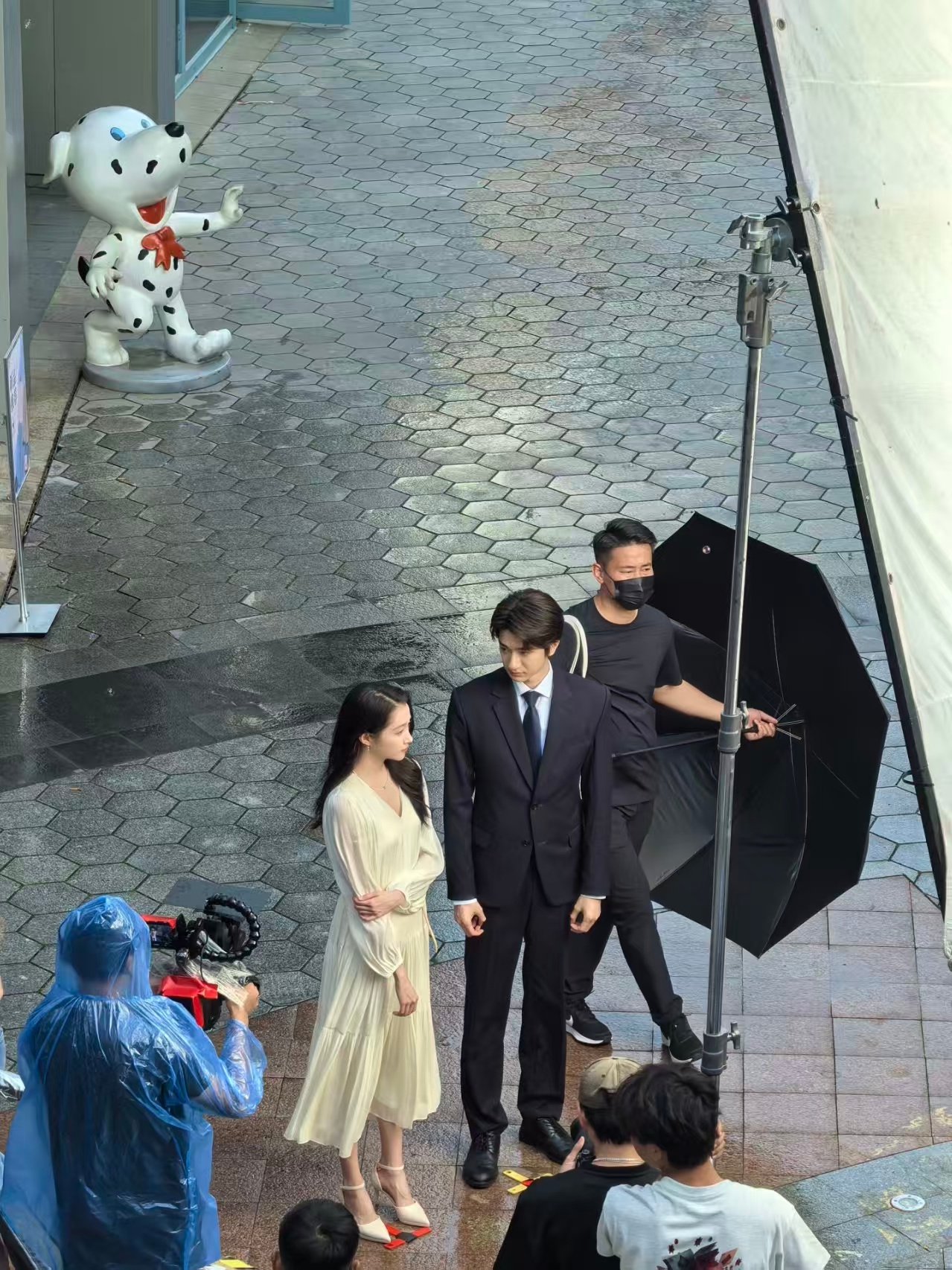 林一关晓彤演员的信念感  我不行了，果然演员不是谁都能做的，大庭广众之下牵手转圈
