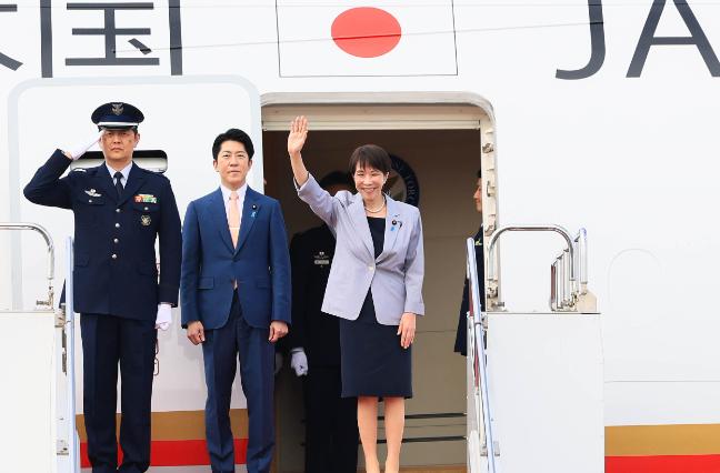 5月1日，高市早苗开启了其对越南和澳大利亚的访问，目前即将到达第1站越南，并且会