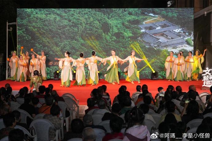 台州这场文艺汇演有温度更有内涵 近日，台州黄岩区北城街道桔源社区联合共建单位举办