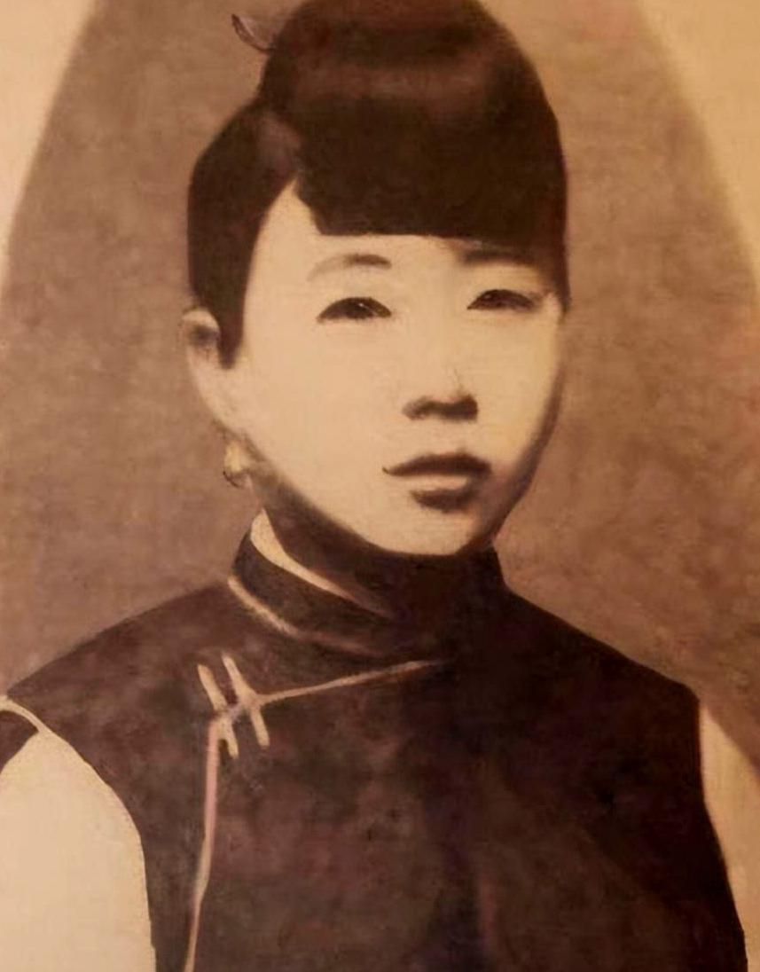 1900年，一队德军冲进北京城的一家青楼，像饿狼般对姑娘们肆意抓扯。就在这混乱之