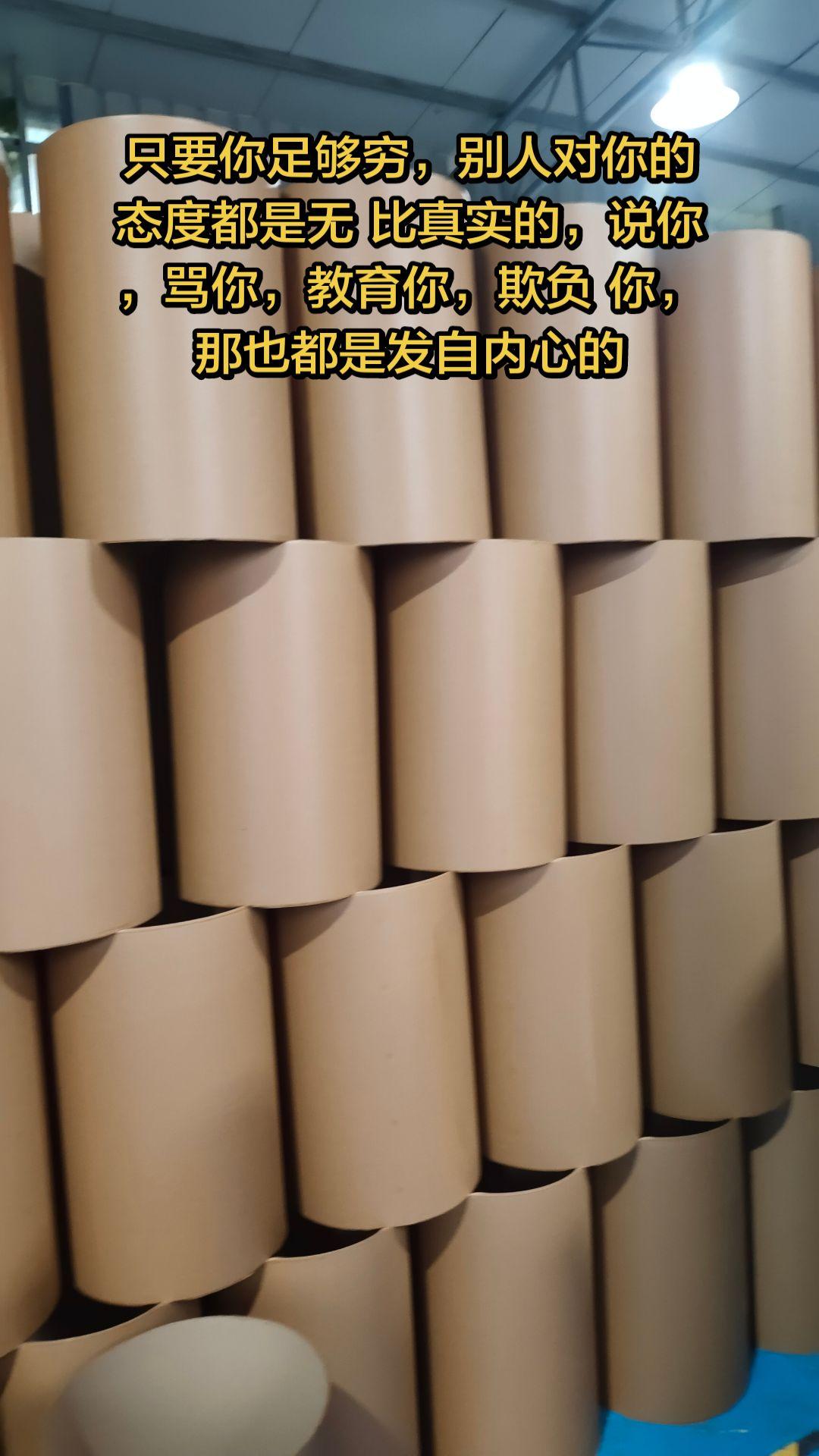 只要你足够穷，别人对你的态度都是无比真实的，说你，骂你，教育你，欺负你...