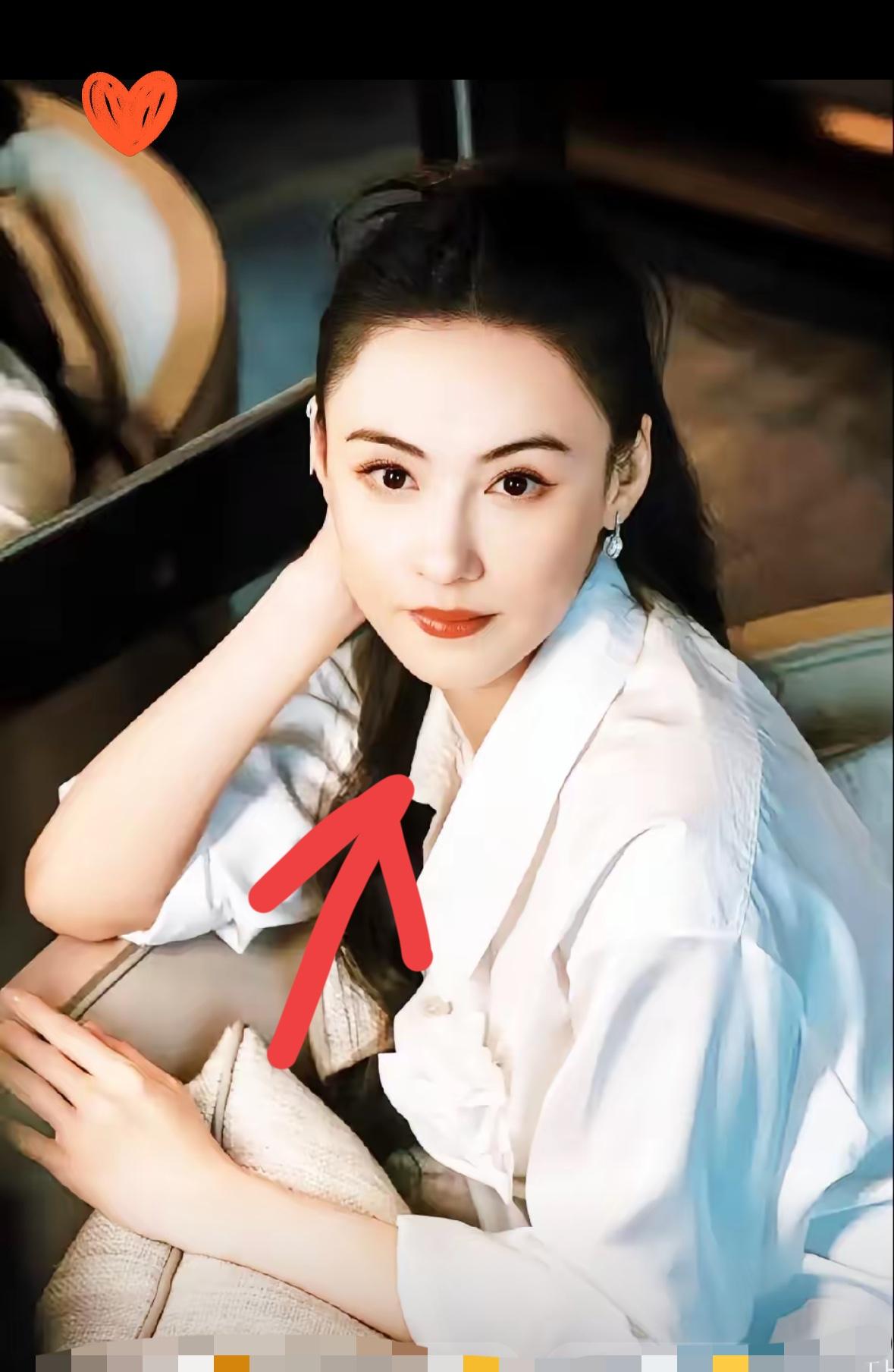 谢霆锋早就发现了
就连王菲都知道，
其实，张柏芝都已经45岁的人了，根本就把所有