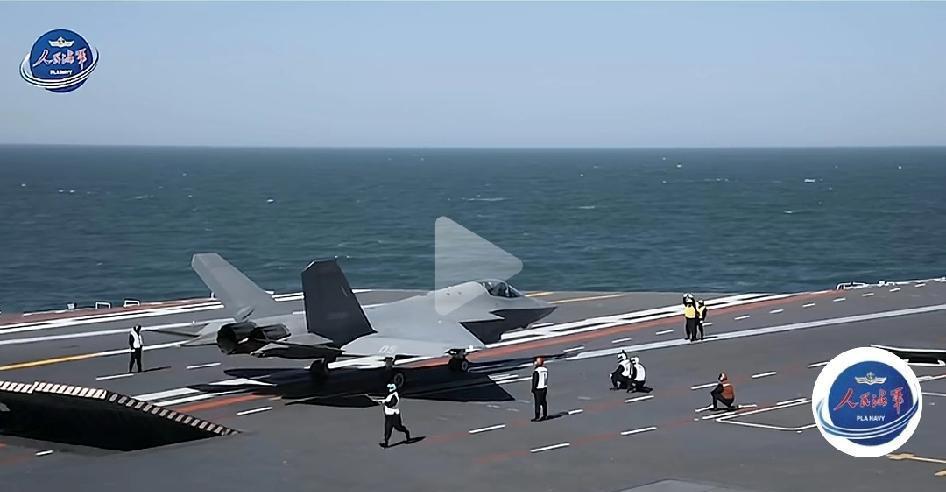 歼-35刚上阅兵场，歼-20已经在天上转了三年。
不是谁省油谁厉害，是俩人干的活