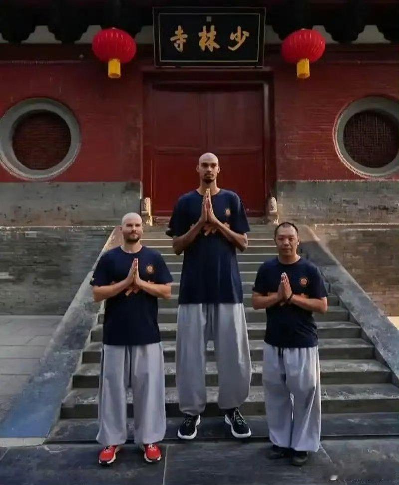 文班少林寺修行完就进西决了文班亚马休赛期嵩山少林闭关二周，凌晨4:30起床苦修、