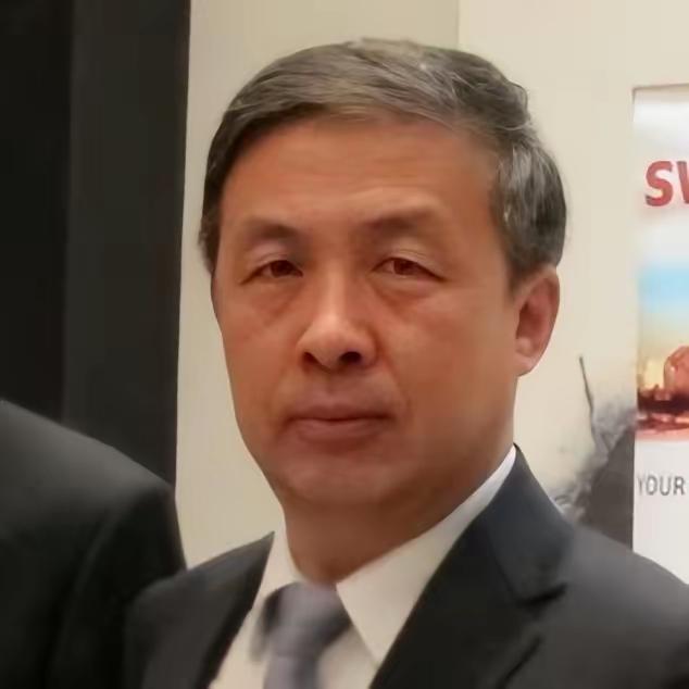 “再晚一步就会万劫不复，中国只有向美国低头、交出发展权，才能换来生存机会！”如今