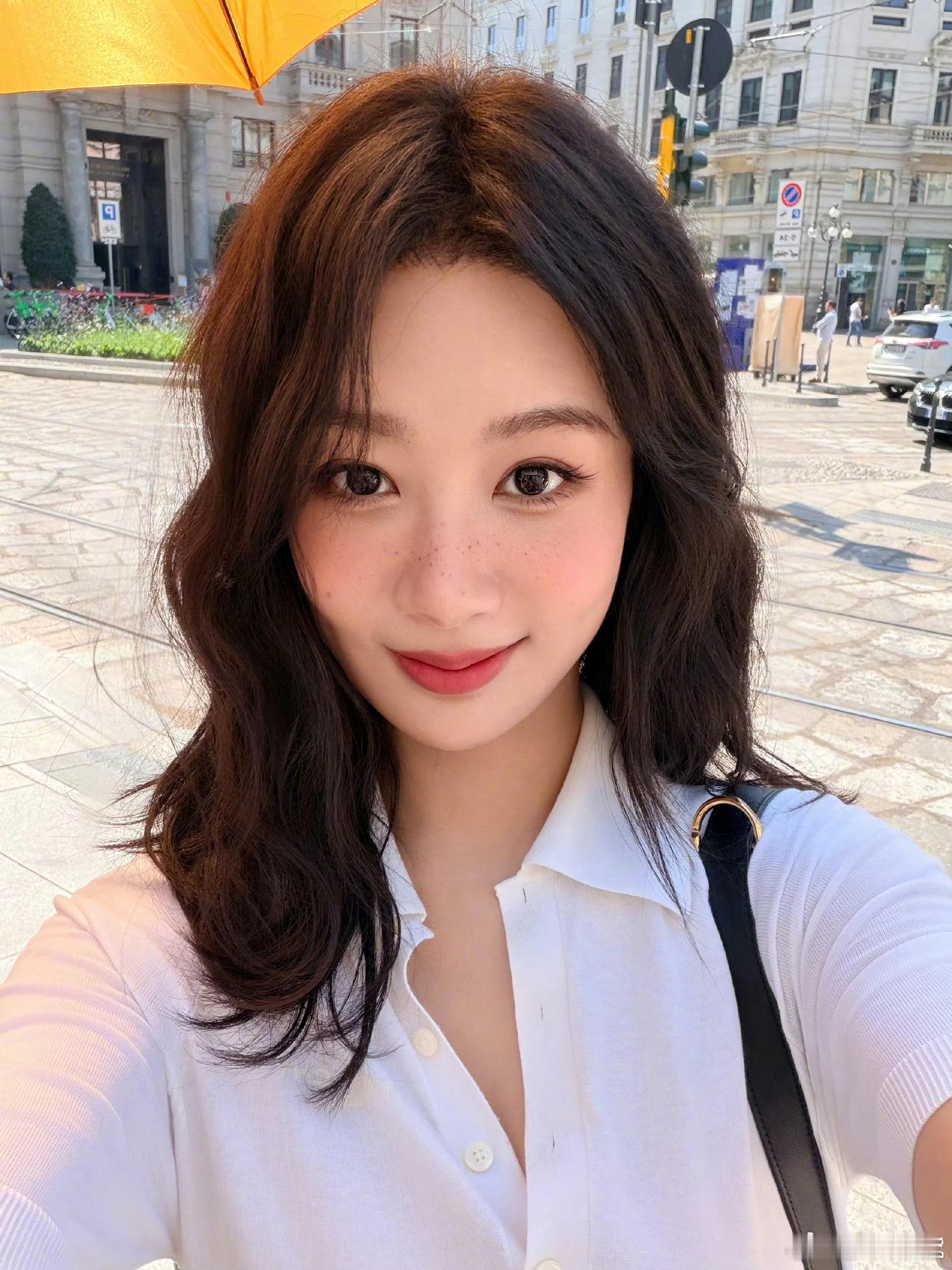 杨紫化了雀斑妆杨紫雀斑 杨紫化了雀斑妆，好美的怼脸拍，美美的下午茶时间啊 