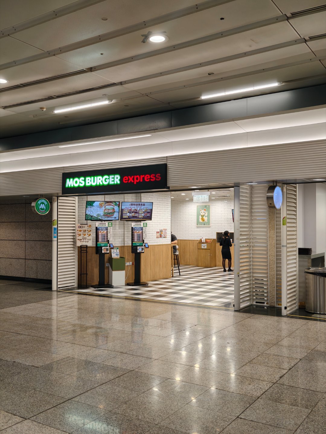 为什么我坐香港机场快线要在九龙站下车？因为人间美味在此： 