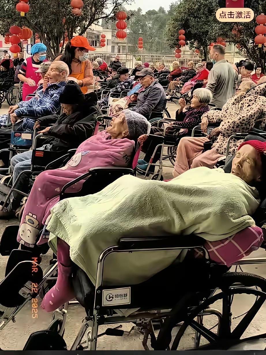 大家知道这个现场是干什么的吗？我怎么感觉不对劲呢？[捂脸]