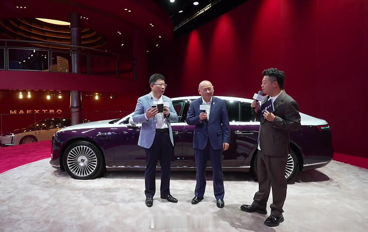 就在刚刚鸿蒙智行直播的时候，余总说尊界汽车 下半年要出150万-200万左右的车