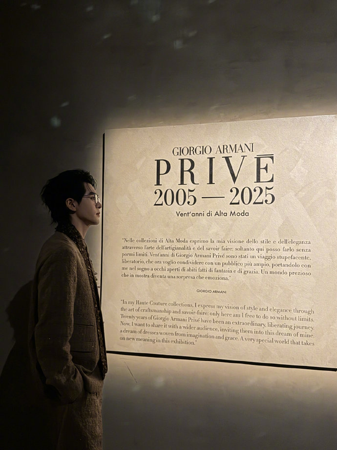 曾舜晞晒米兰碎片 曾舜晞晒米兰碎片，名品侧颜被狠狠帅到啊~ 