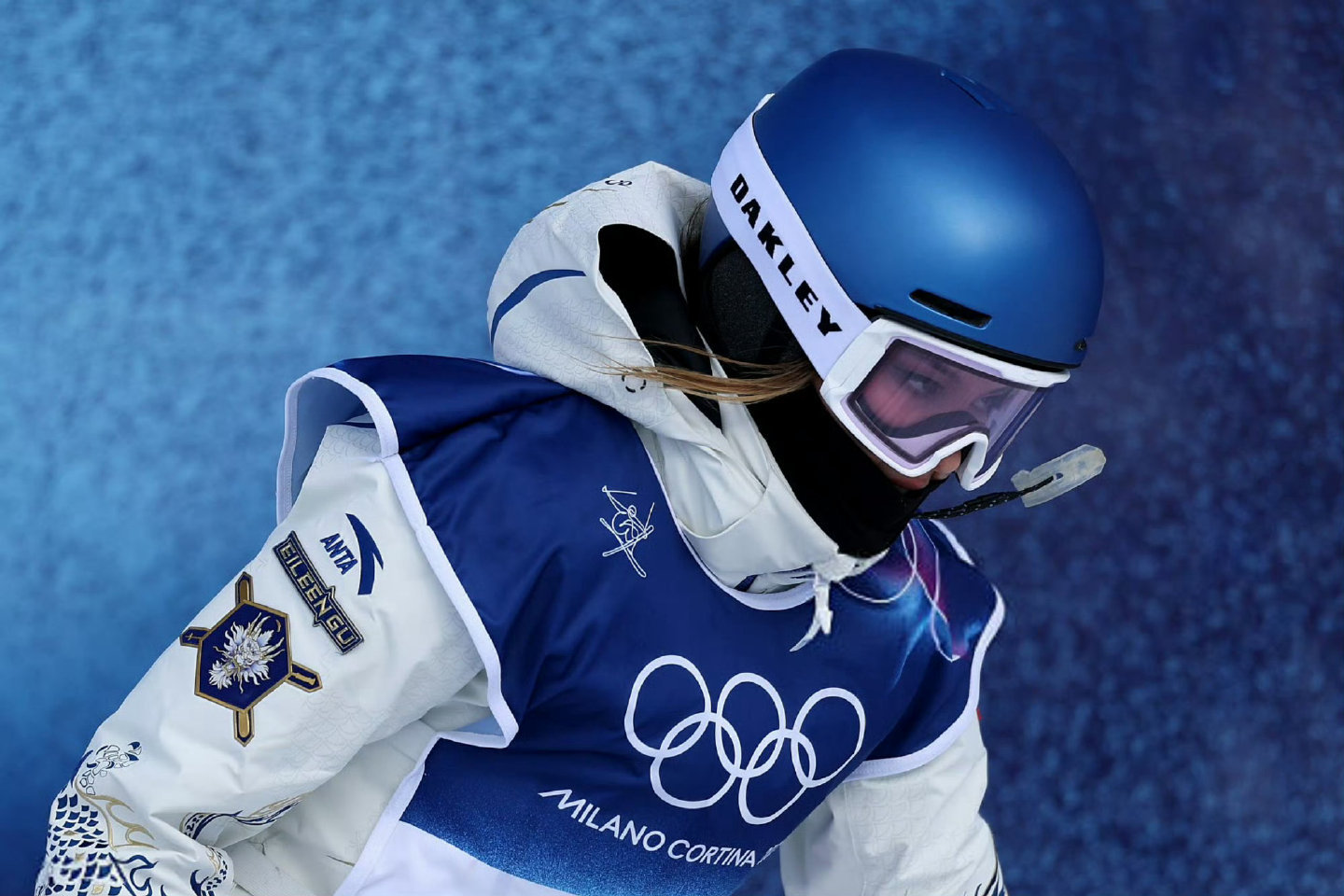 谷爱凌这两张拍的好好看啊，凌厉充满野心的双眸。 