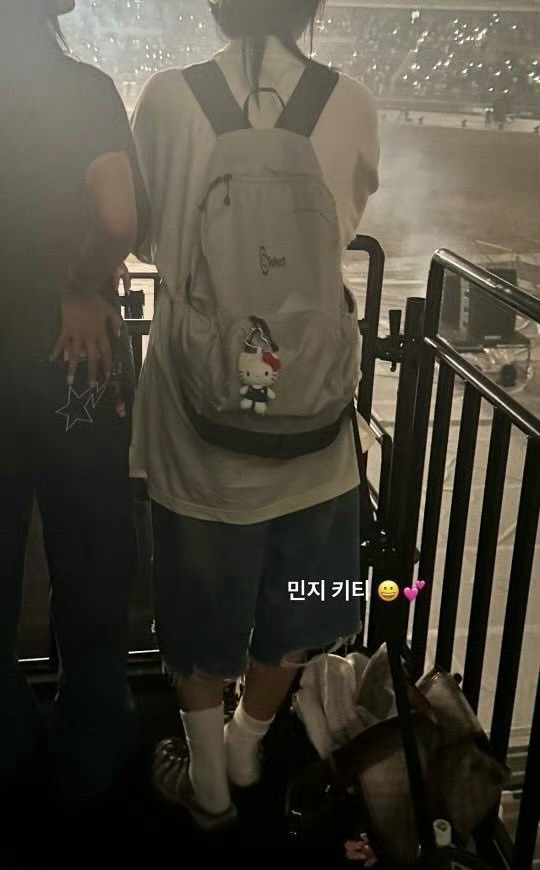 我想抓住的不过是你衣服的一角 ​​​
