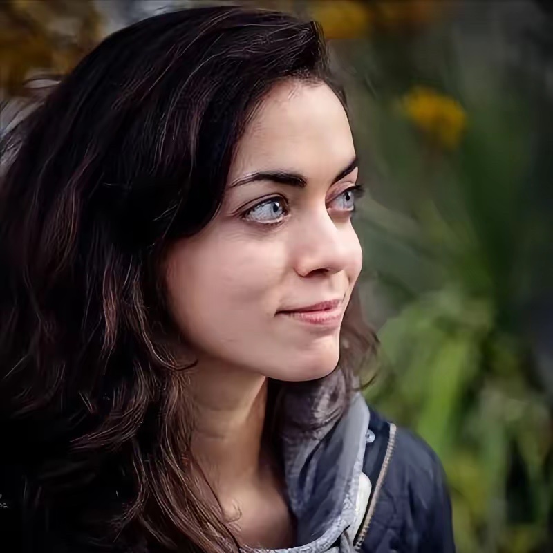 马斯克官宣了！印度裔女高管齐里斯不愧是高智商女性，她终于从马斯克那里拿到了名分。