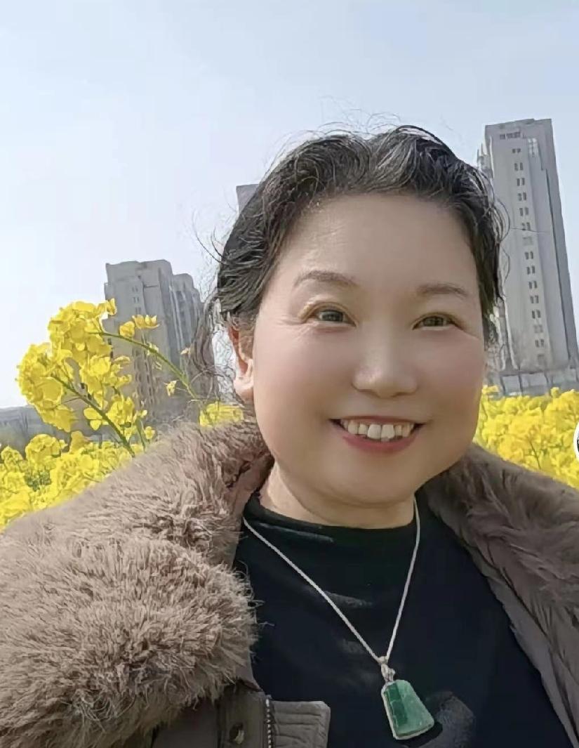 油菜花田打卡照，藏不住的是心境
 他大娘总算露面，还跟着宽二爷去油菜花田拍照留念