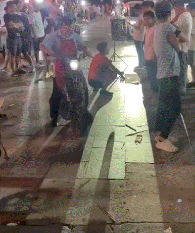 这一脚来的太突然了，一群人同时懵了！