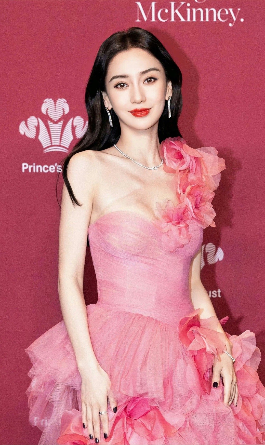杨颖[心][心]完美身材修长美🦶不知什么时候才能再见到了 ​​​