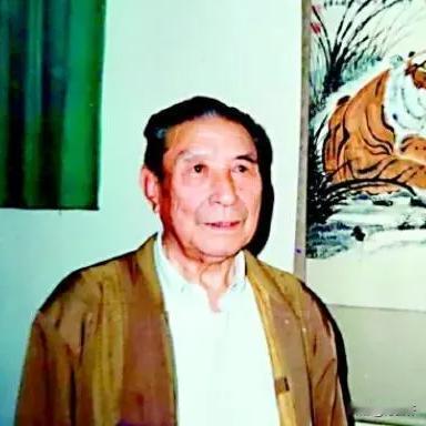 --1939年，一地主将300名八路军接到家中休养，谁料却被1200名日军包围，