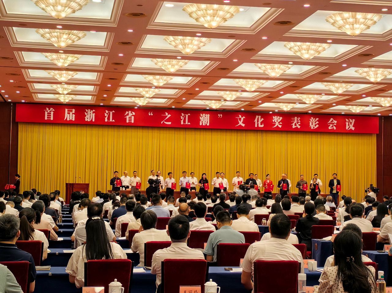首届之江潮文化奖揭晓宁波四项作品获奖 近日，首届浙江省“之江潮”文化奖表彰会在杭