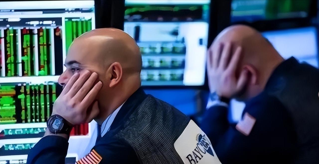 一旦中国清空全部6000多亿美元美债，明天我们自己的出口企业，就将接不到一张新订