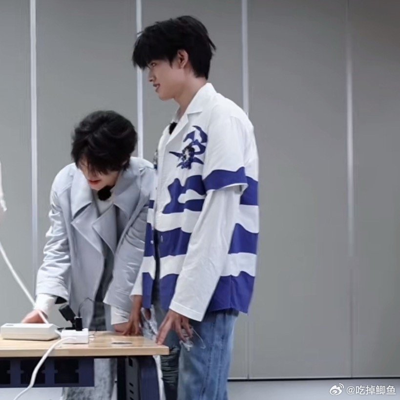 贴这么近啥意思 