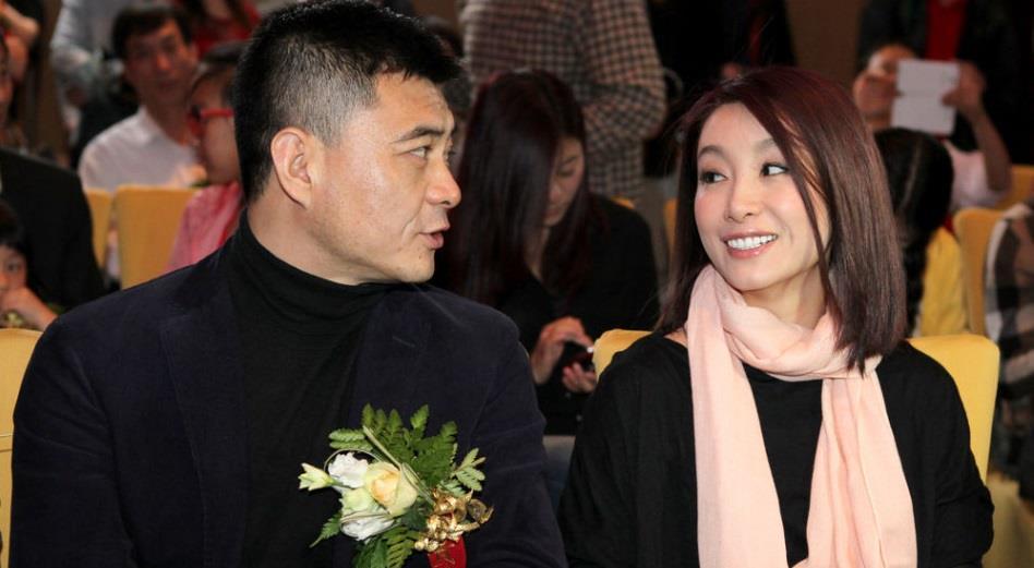 一次，王新军对老婆秦海璐说：“现在演员选角争议有点大，而且我准备找蒋龙演狗剩。”