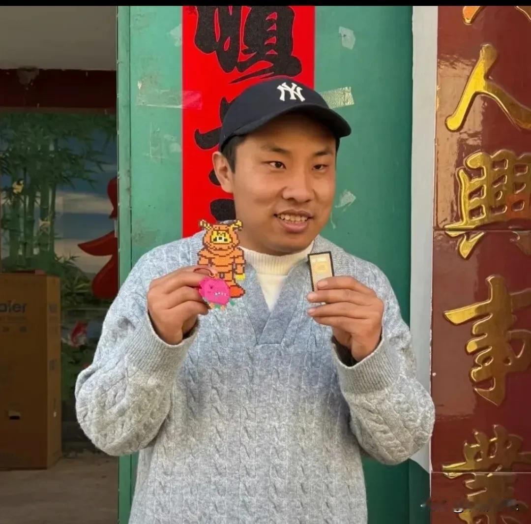 徐志胜，太无奈了！

徐志胜回家过年忙成“接客松”，村口排队合影，又好笑又心疼